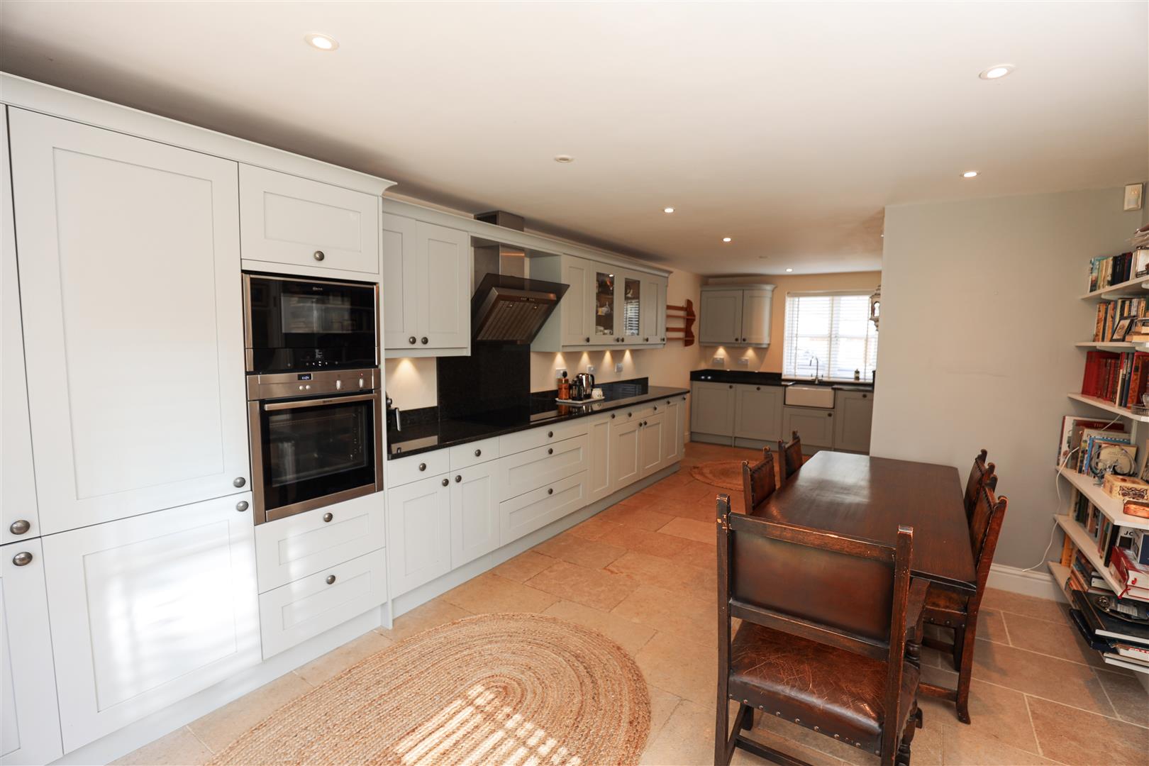 2 Castle Mews, Llanblethian, Cowbridge, Vale of Glamorgan, CF71 7FA